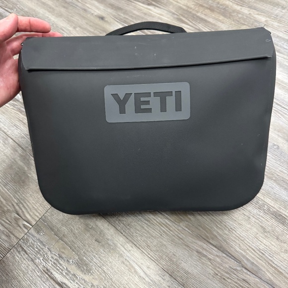 Yeti 6L Sidekick Dry Charcoal - Picture 1 of 5